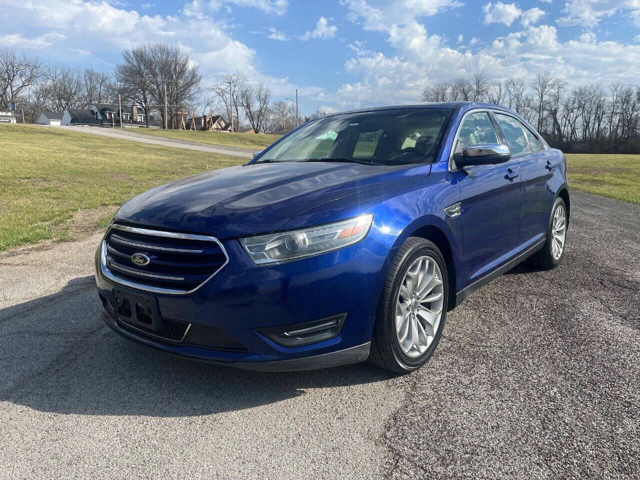 2013 FORD Taurus