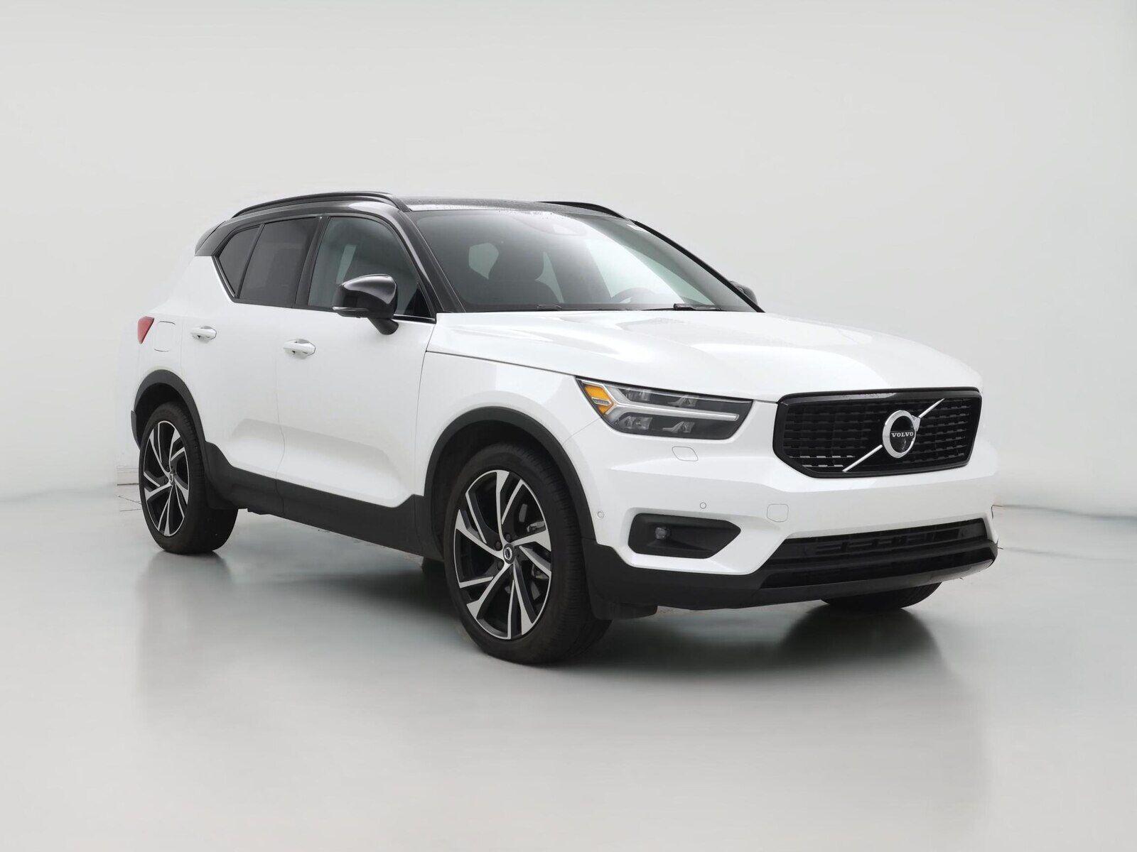 2022 VOLVO XC40