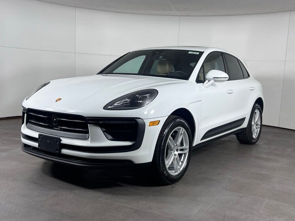 2025 PORSCHE Macan