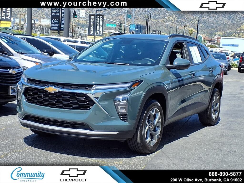 2025 CHEVROLET Trax