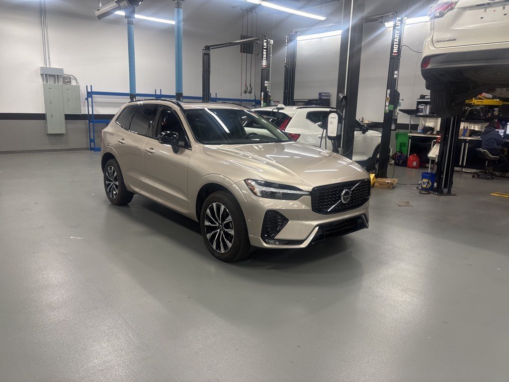 2025 VOLVO XC60