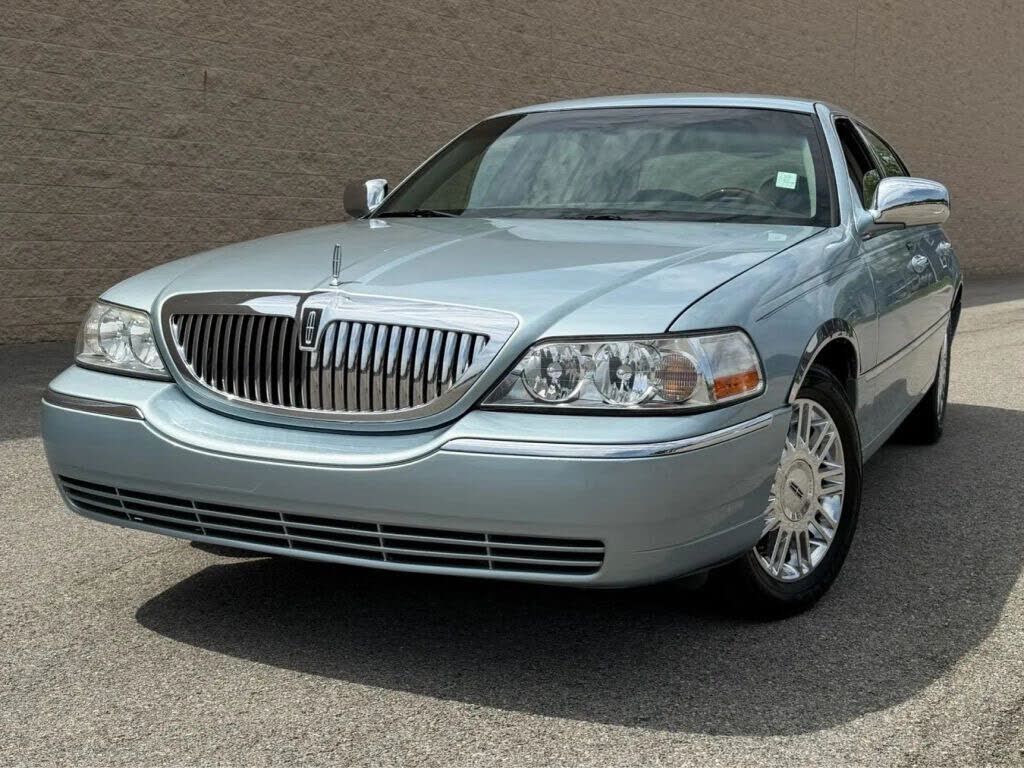 2009 LINCOLN Town Car