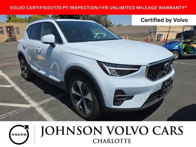 2025 VOLVO XC40