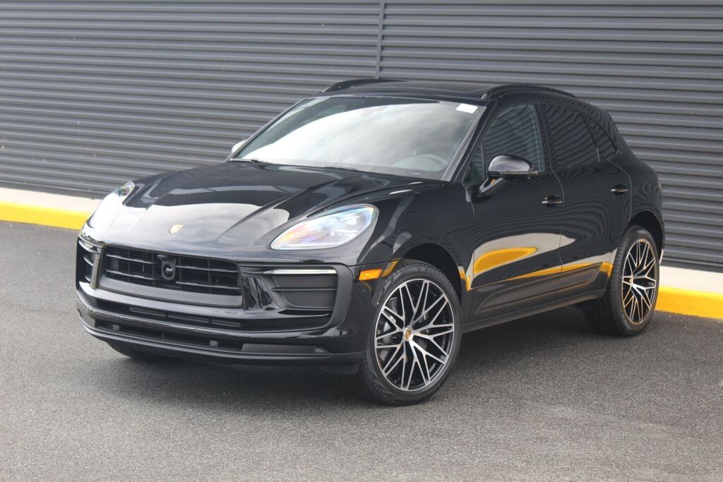 2026 PORSCHE Macan