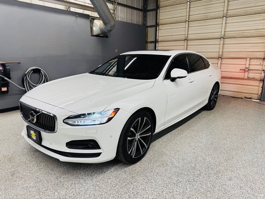 2022 VOLVO S90