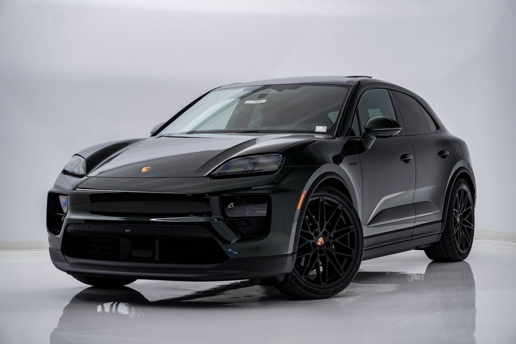 2026 PORSCHE Macan