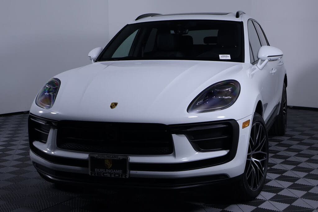 2026 PORSCHE Macan