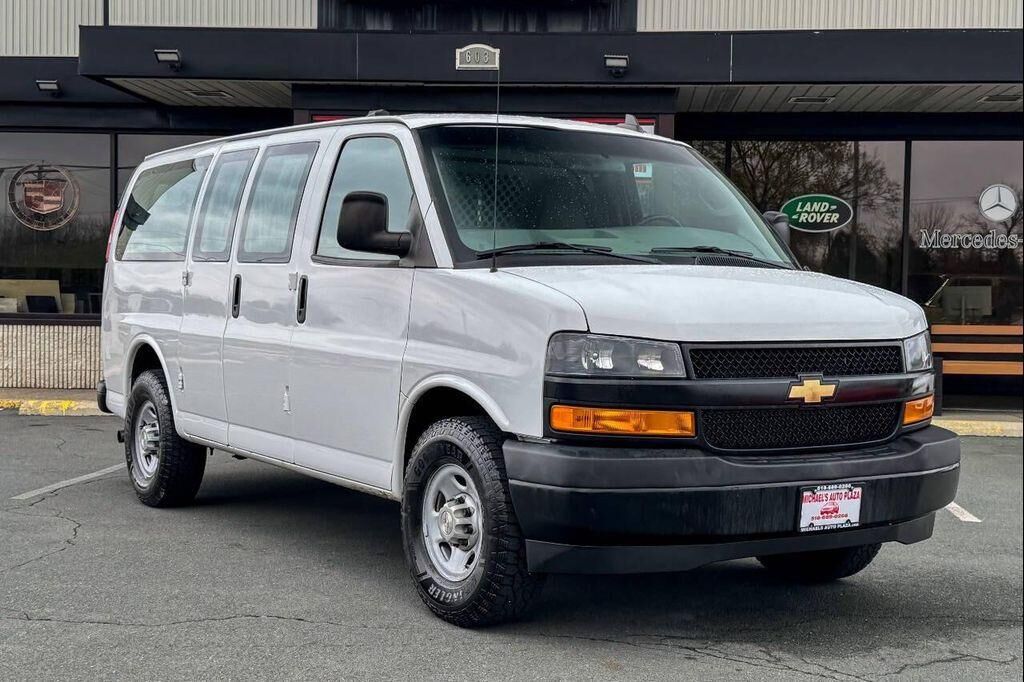 2020 CHEVROLET Express