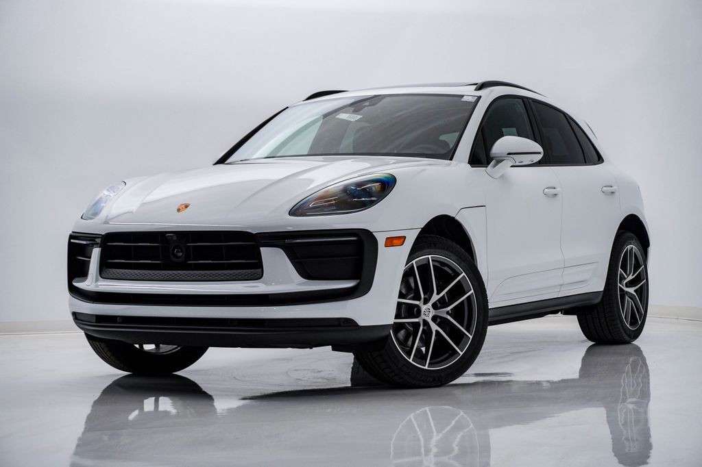 2026 PORSCHE Macan