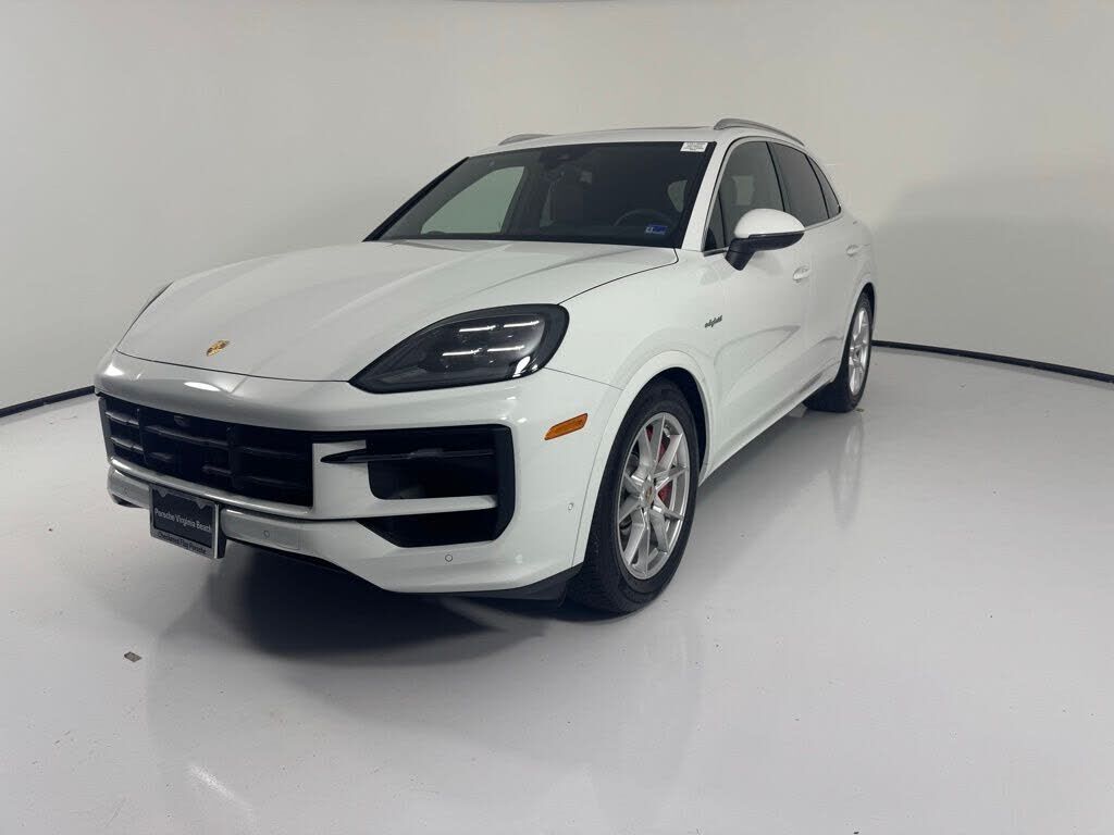 2025 PORSCHE Cayenne