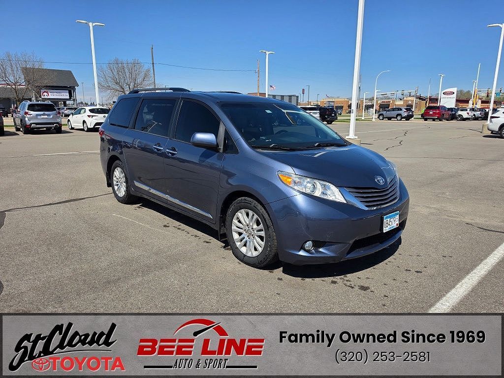 2017 TOYOTA Sienna