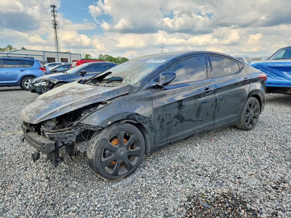 2013 HYUNDAI Elantra