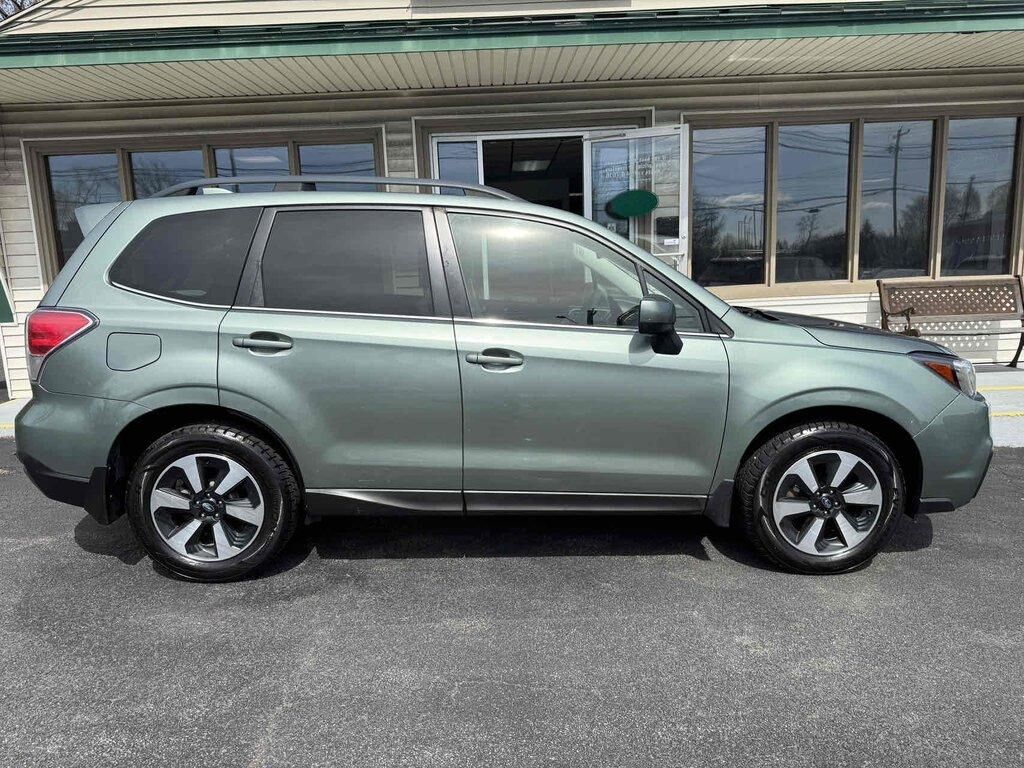 2017 SUBARU Forester