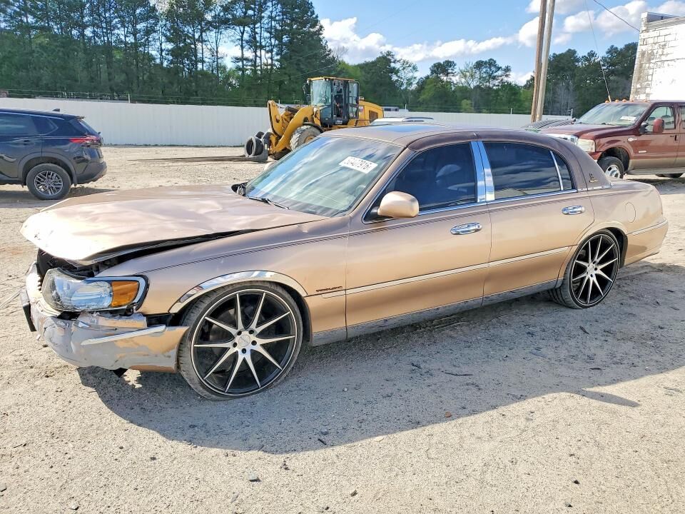 1999 LINCOLN Town Car