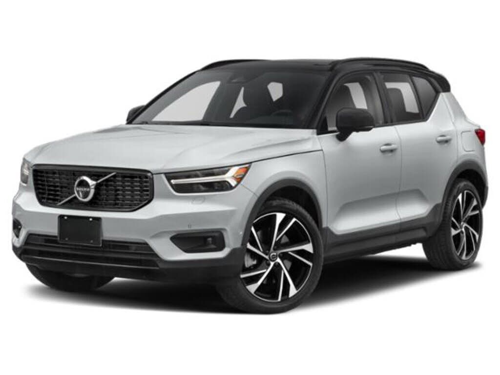 2022 VOLVO XC40