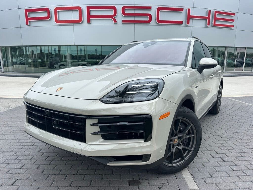 2025 PORSCHE Cayenne
