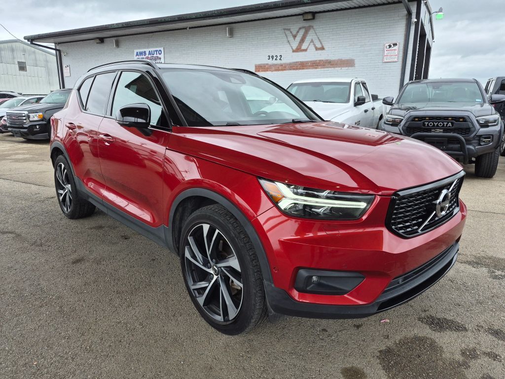 2020 VOLVO XC40