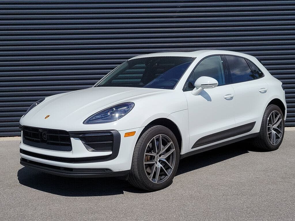 2023 PORSCHE Macan