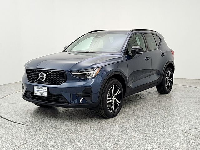 2026 VOLVO XC40