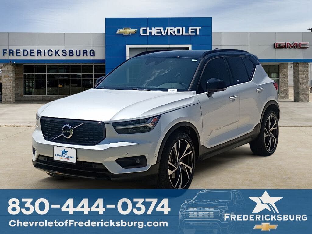 2019 VOLVO XC40