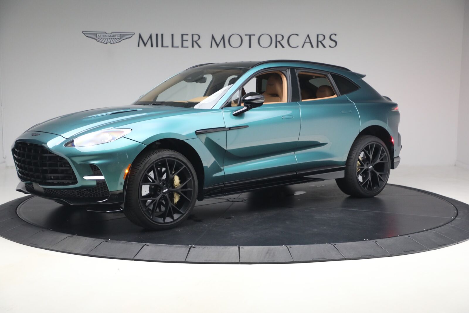 2025 ASTON MARTIN DBX