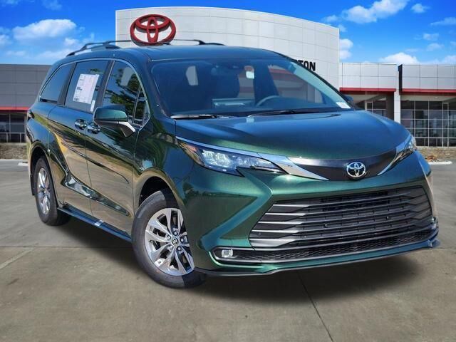 2026 TOYOTA Sienna