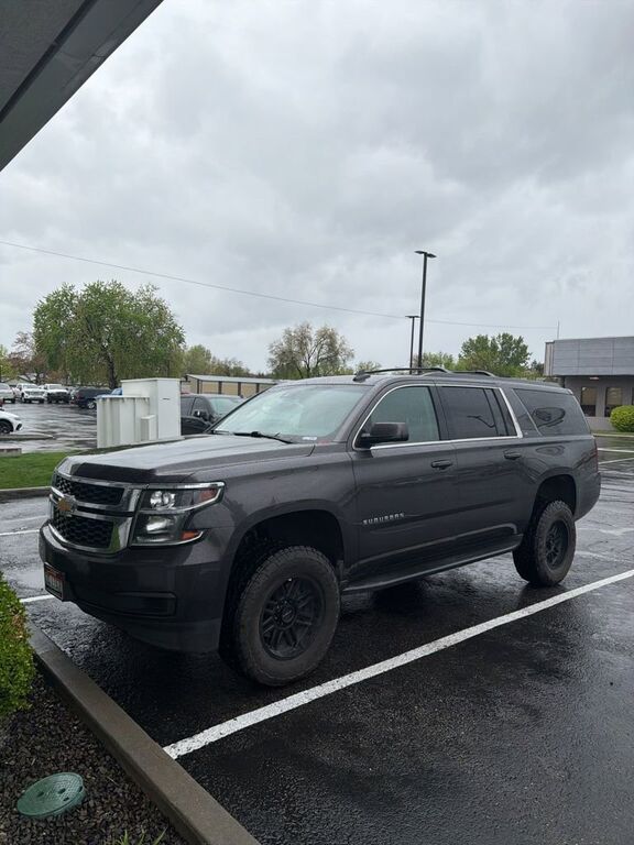 2017 CHEVROLET Suburban
