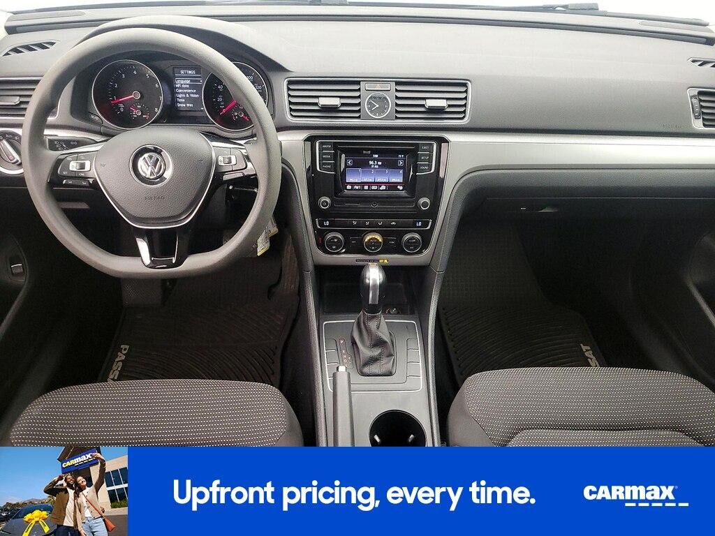 2016 VOLKSWAGEN Passat