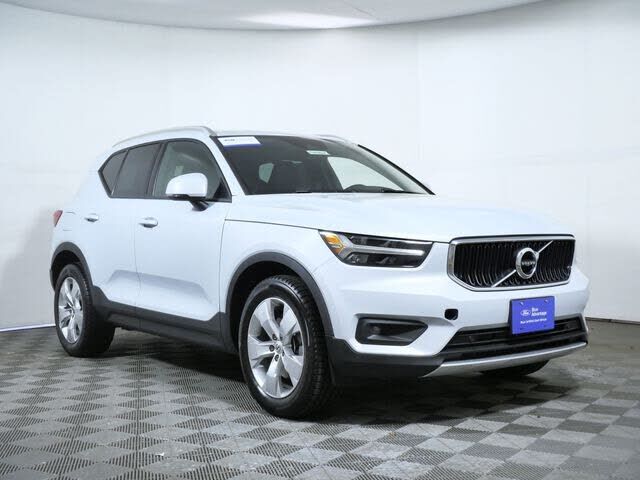 2021 VOLVO XC40