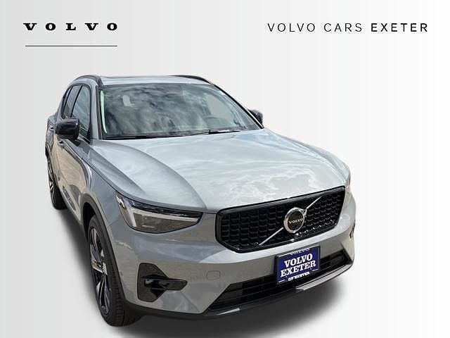2026 VOLVO XC40