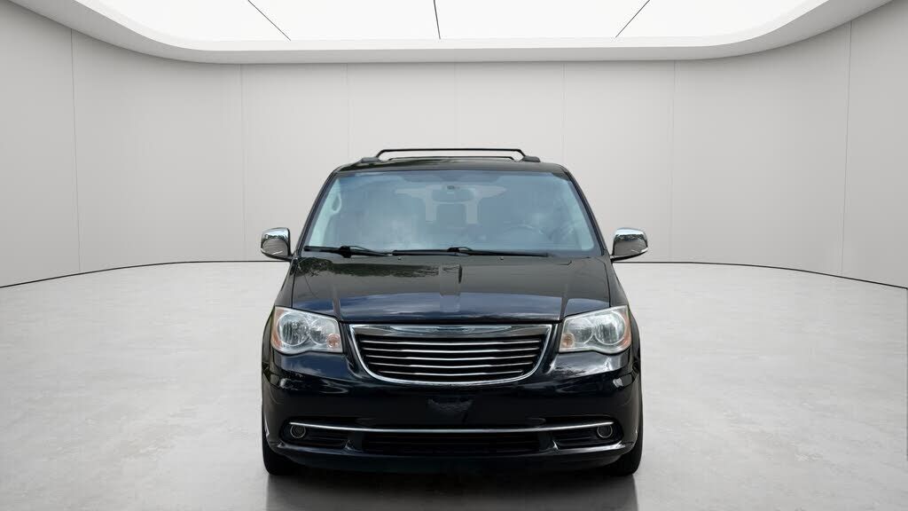 2013 CHRYSLER Town and Country