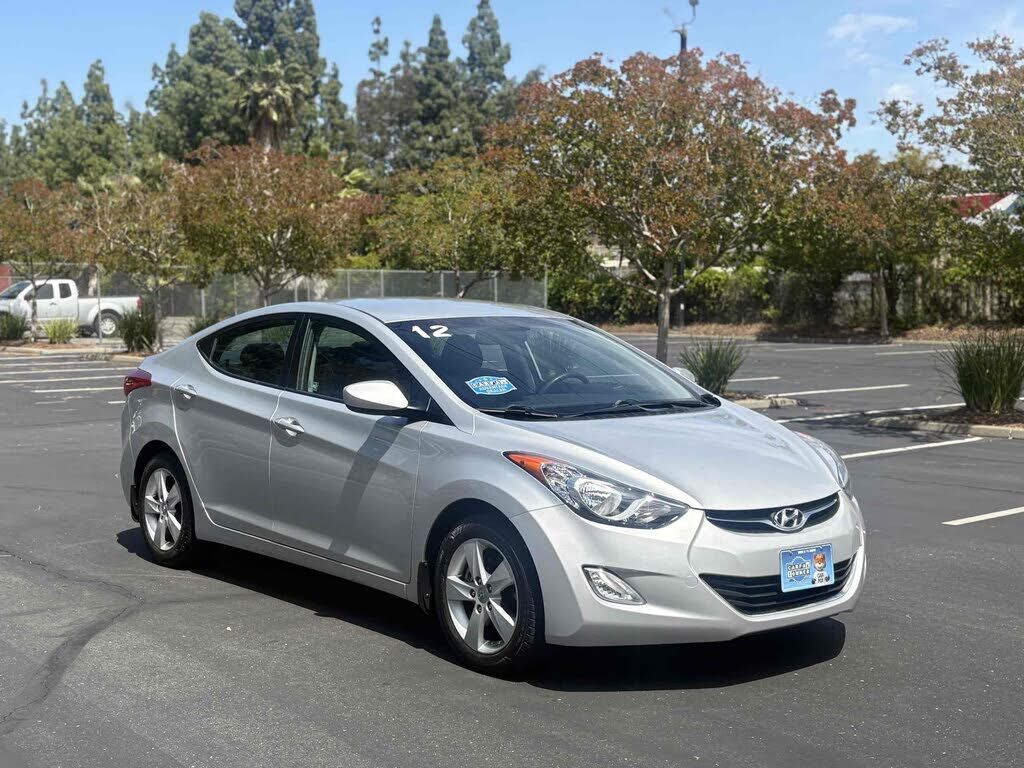 2012 HYUNDAI Elantra