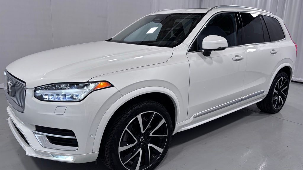 2023 VOLVO XC90