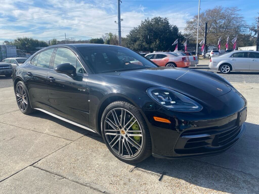 2018 PORSCHE Panamera
