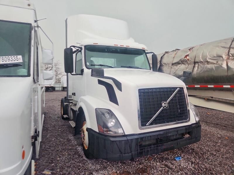 2018 VOLVO TRUCK VNL