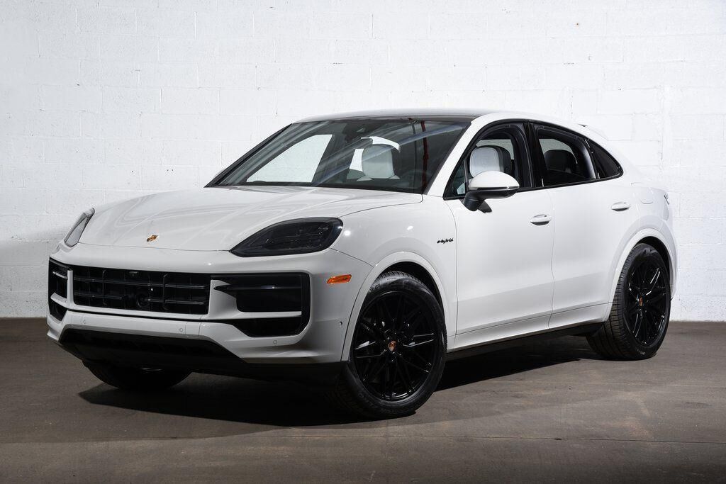 2025 PORSCHE Cayenne