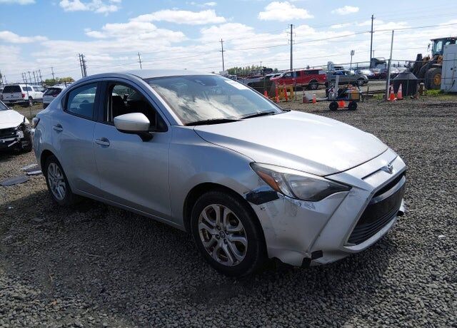 2017 TOYOTA Yaris