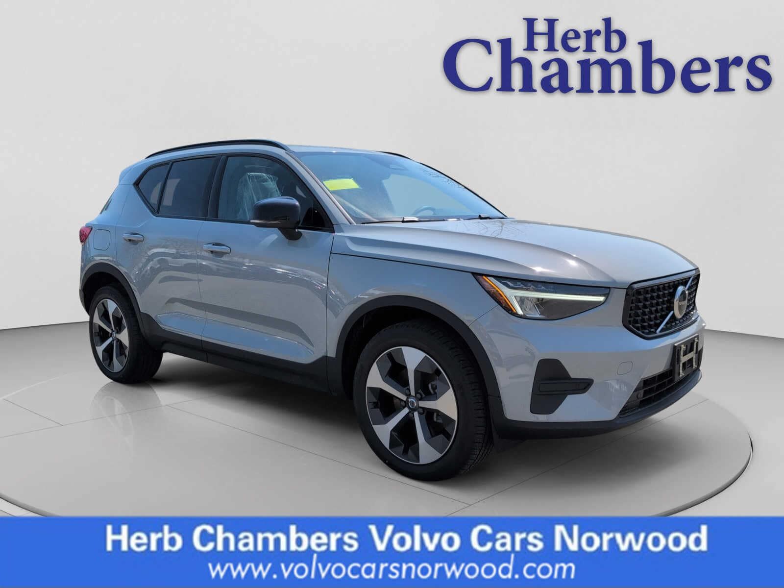 2026 VOLVO XC40