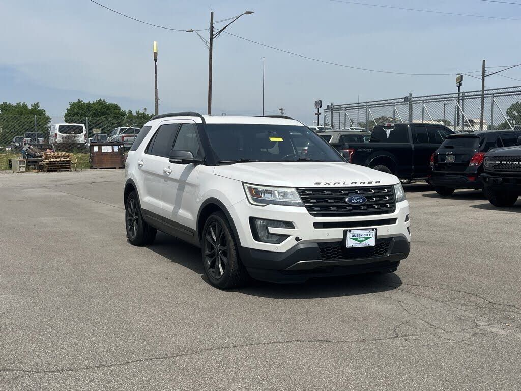 2017 FORD Explorer