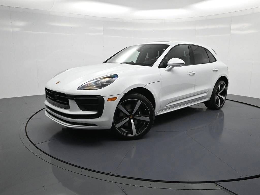 2026 PORSCHE Macan