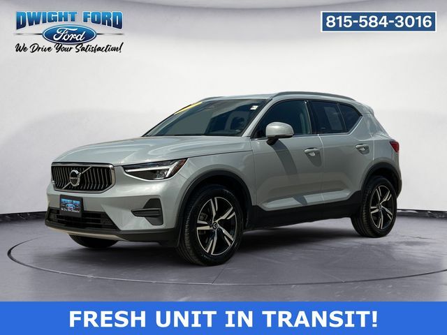 2025 VOLVO XC40