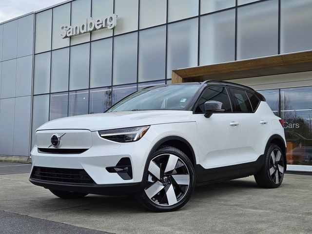 2023 VOLVO XC40