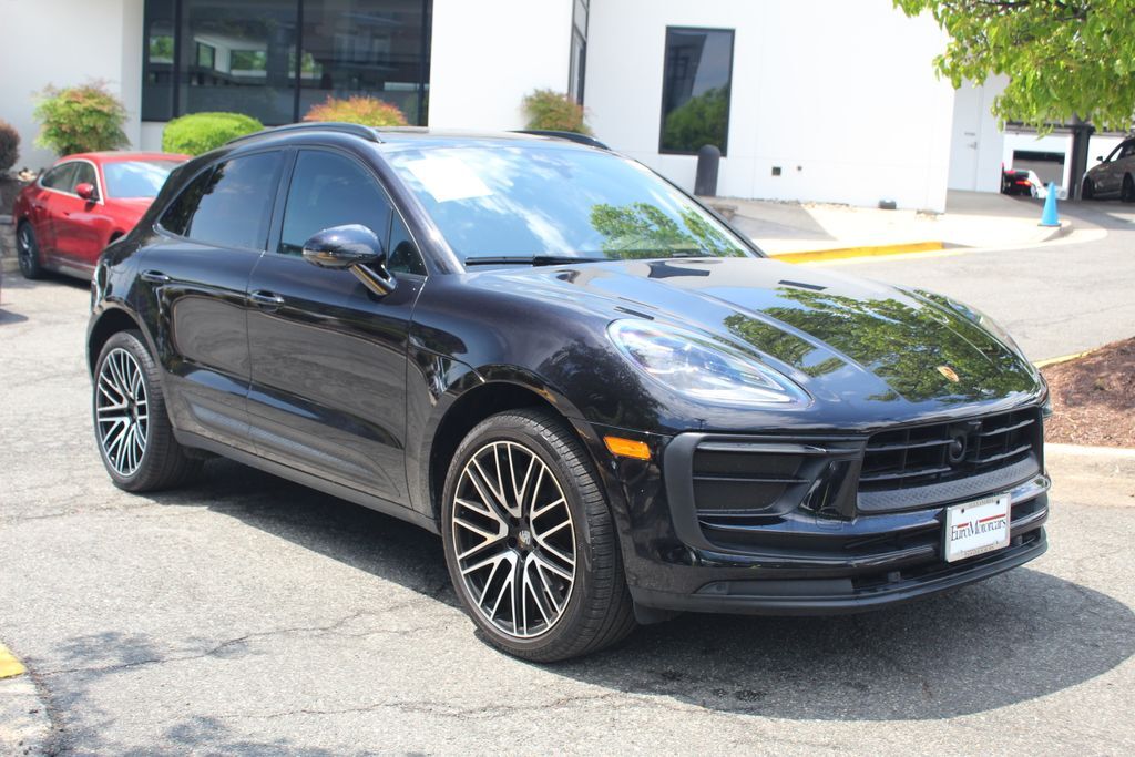2022 PORSCHE Macan