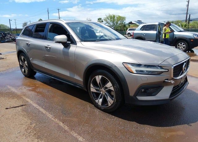 2020 VOLVO V60CC