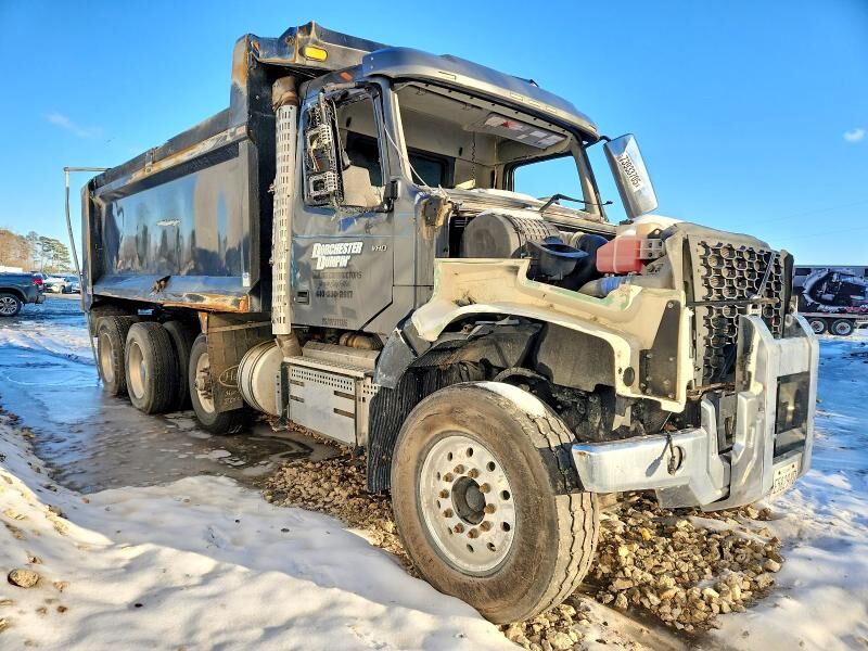2022 VOLVO TRUCK VHD