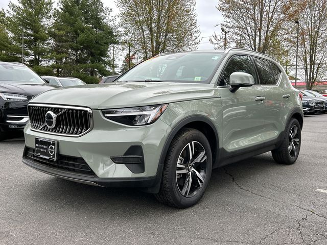 2025 VOLVO XC40