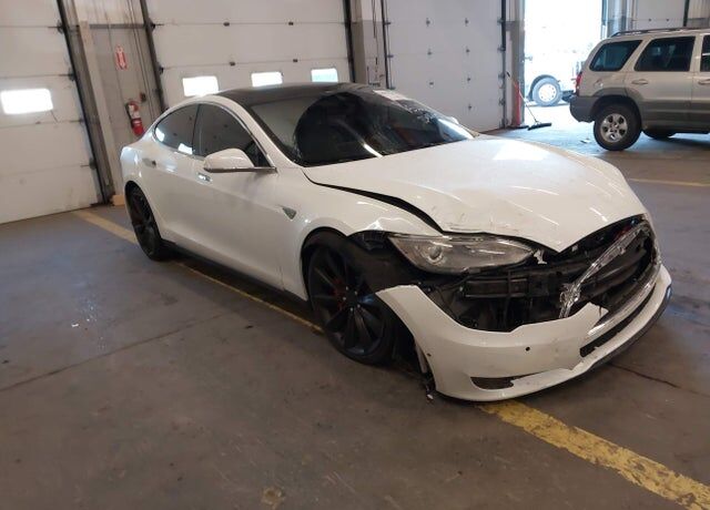 2015 TESLA Model S
