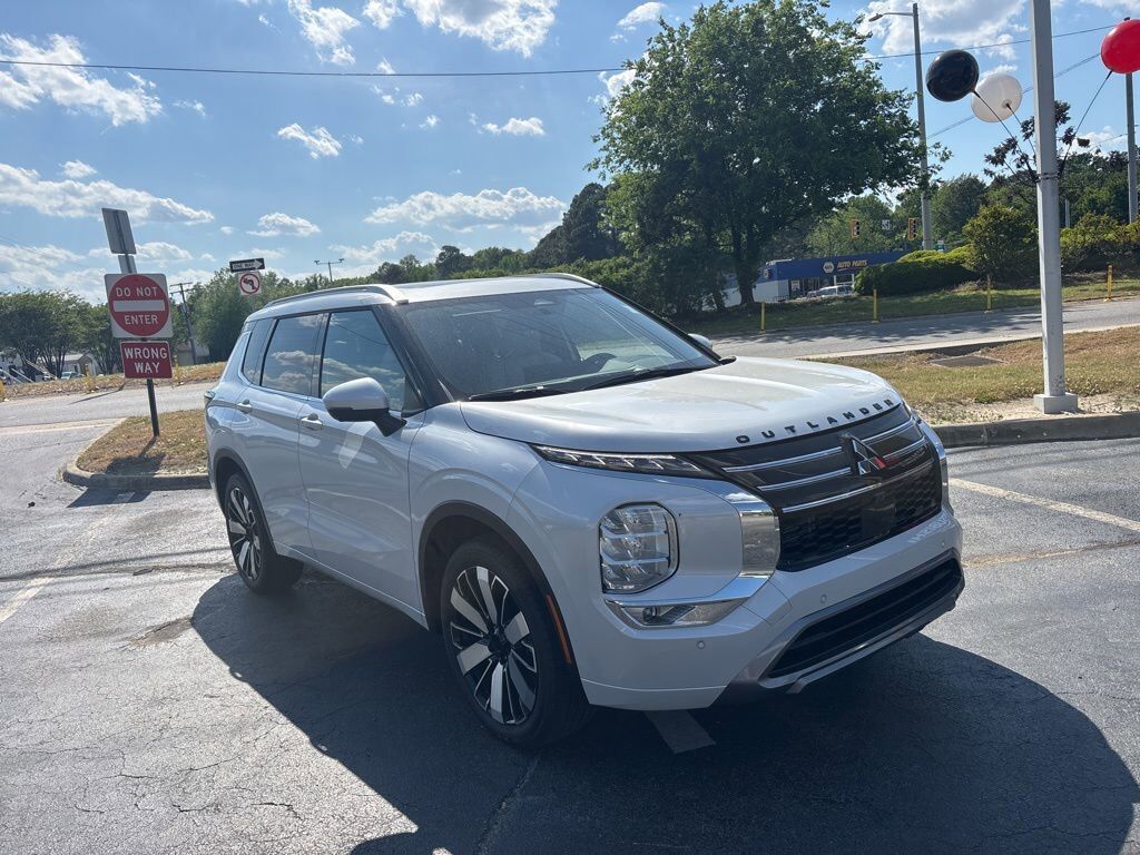 2026 MITSUBISHI Outlander