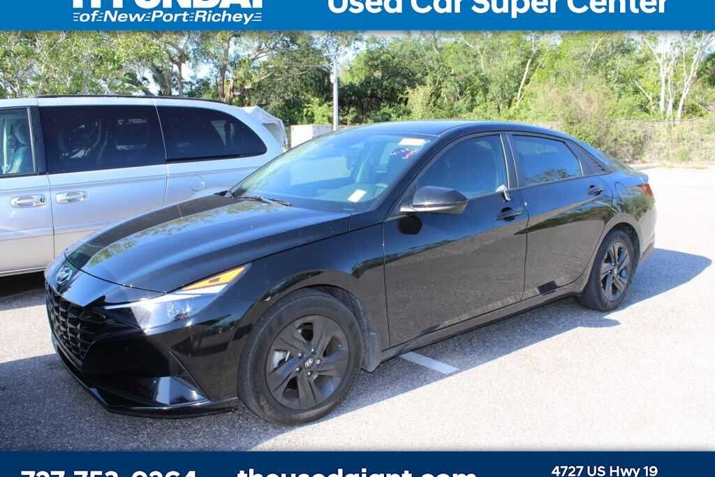 2022 HYUNDAI Elantra