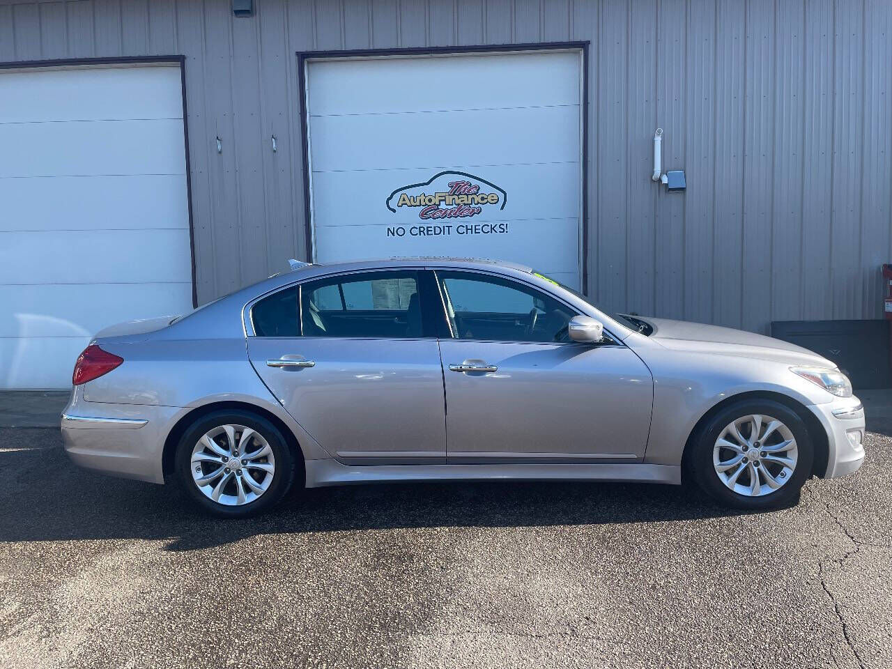 2013 HYUNDAI Genesis
